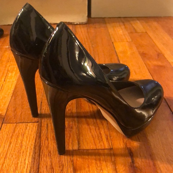 Vince Camuto Shoes - ♠️PATENT LEATHER VINCE CAMUTO PUMPS♠️